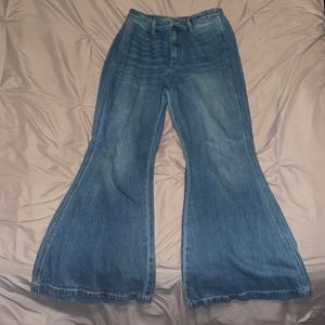 KanCan Signature lights wash bell bottom jeans